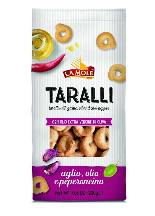 TARALLI  pepperoncino, aglio e olio extra vergine –typický Cracker  z oblasti Apulie pečený v peci   , s cesnakom, chilli ,extra panenským olivvým olejom  a bielym vínom 200g